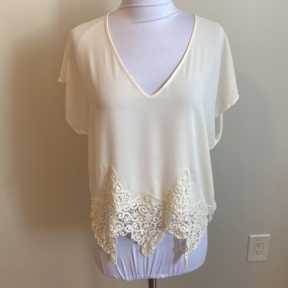 Astr The Label Crochet Hem Top Cream - Picture 2 of 8